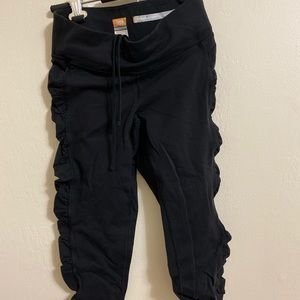 Cropped Lucy Ultimate X Training Capri Leggings